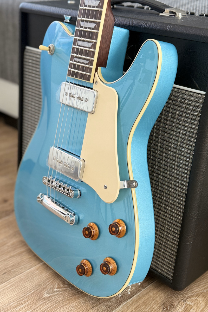 Guitarra eléctrica BACCHUS...