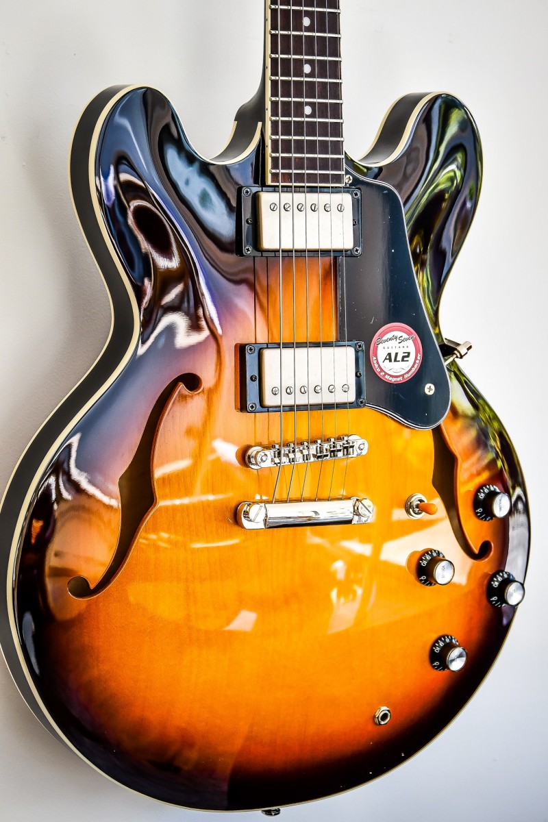 Guitare électrique semi hollow...