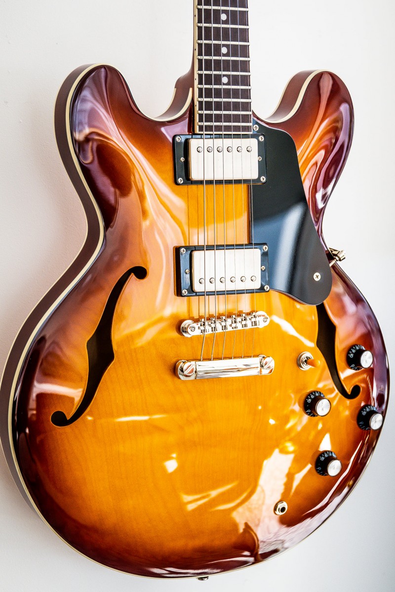 Guitare électrique semi hollow...